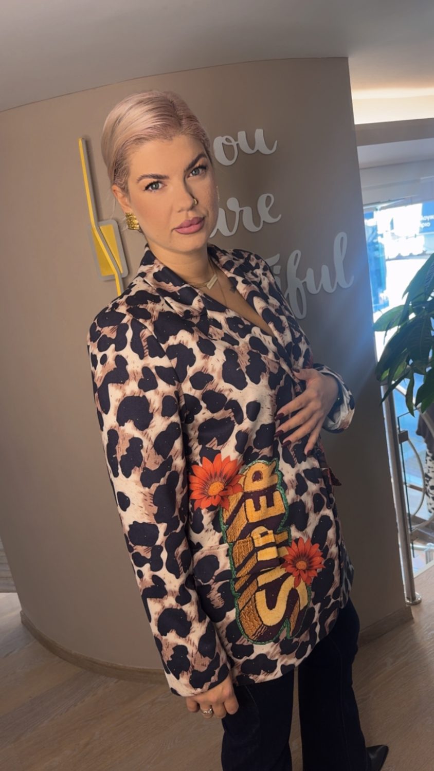 {"eId":"228906325560328","CameraPosition":1}