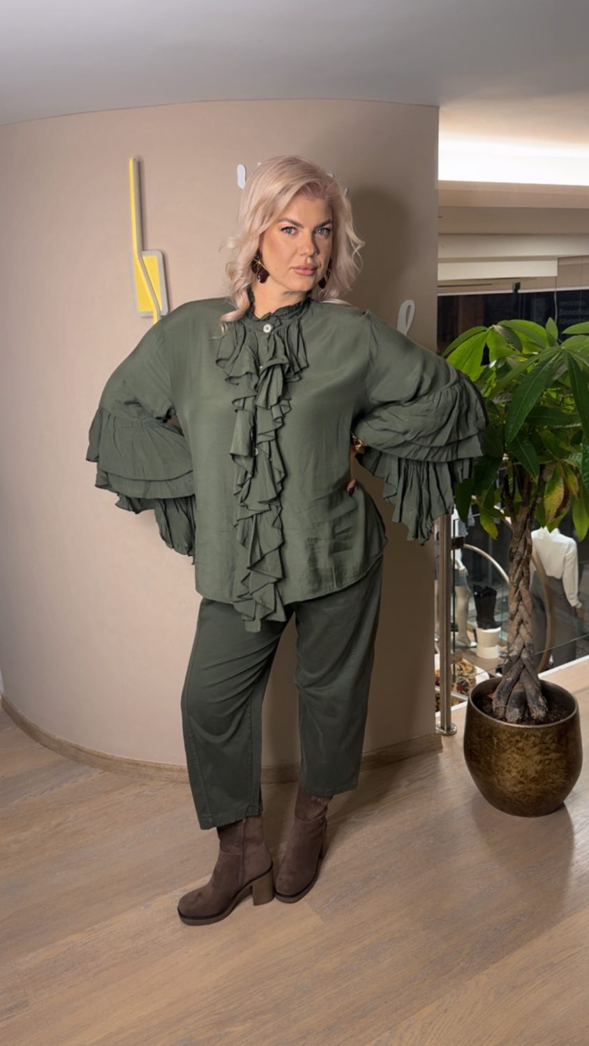 {"eId":"228906325560328","CameraPosition":1}