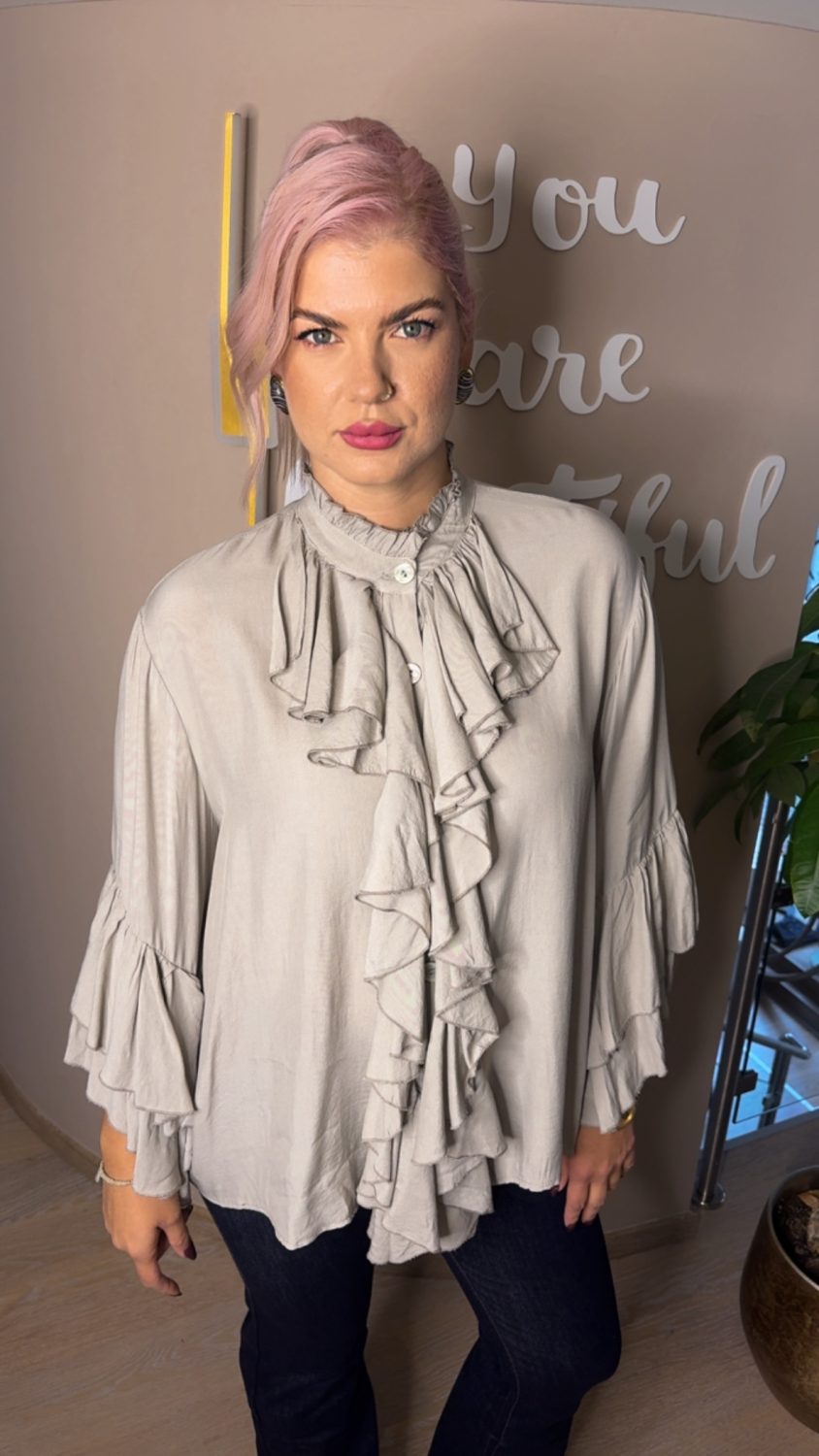 {"eId":"228906325560328","CameraPosition":1}