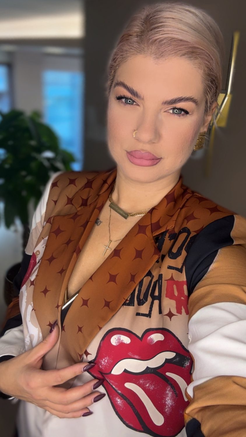 {"eId":"228906325560328","CameraPosition":2}