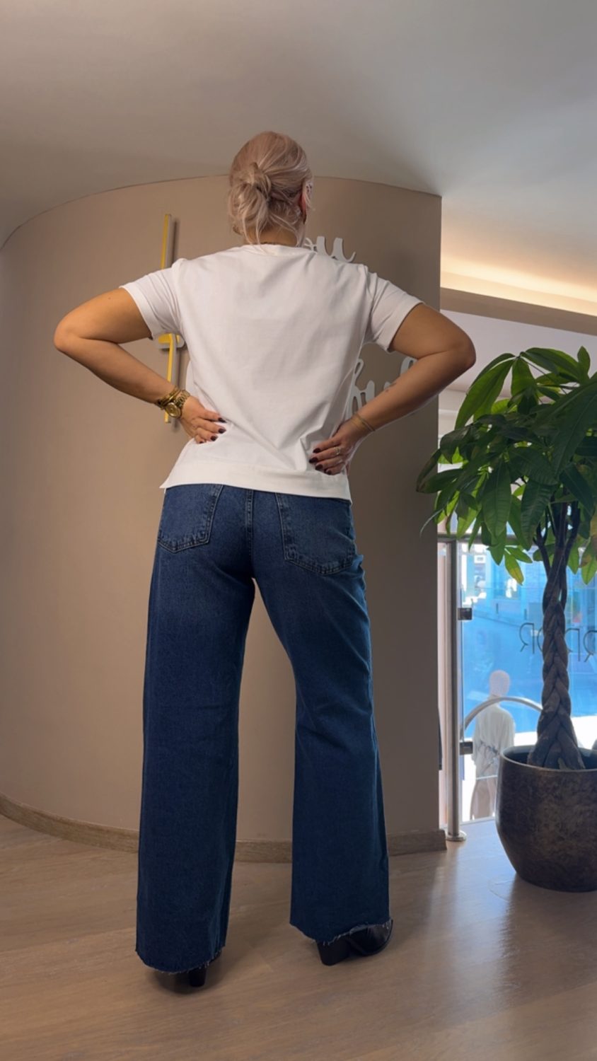 {"eId":"228906325560328","CameraPosition":1}