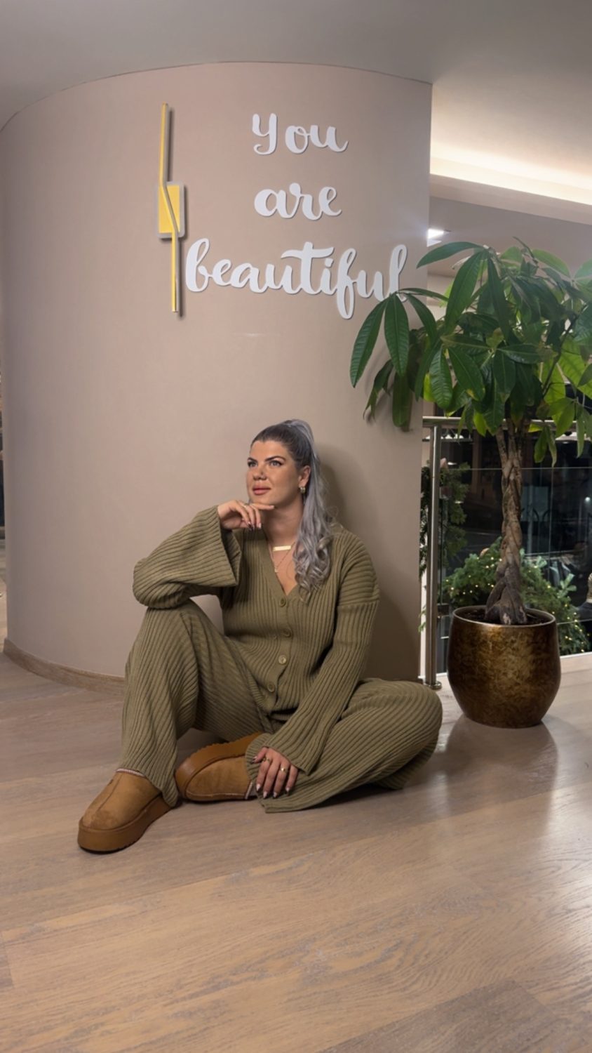 {"eId":"228906325560328","CameraPosition":1}