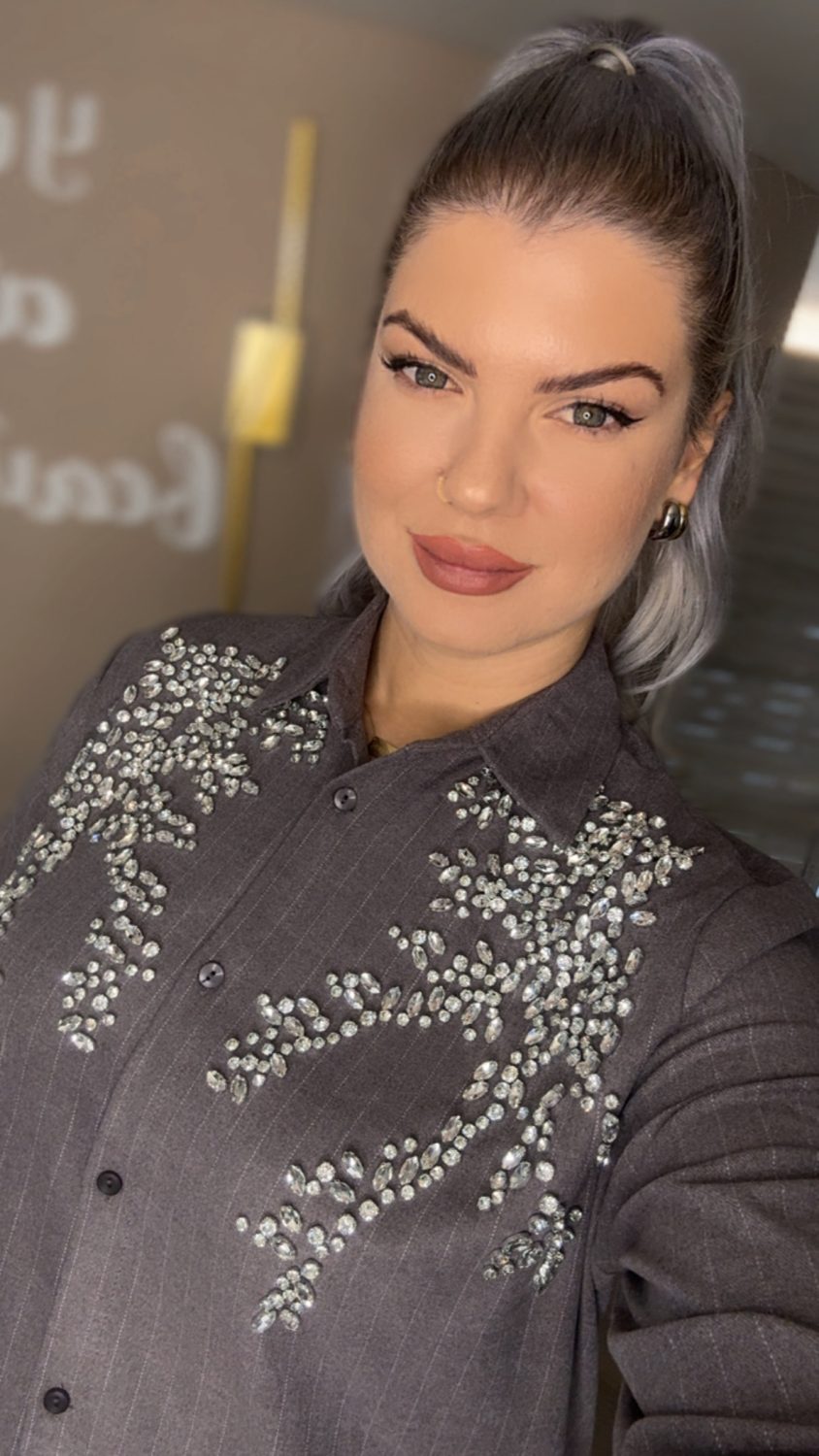 {"eId":"228906325560328","CameraPosition":2}