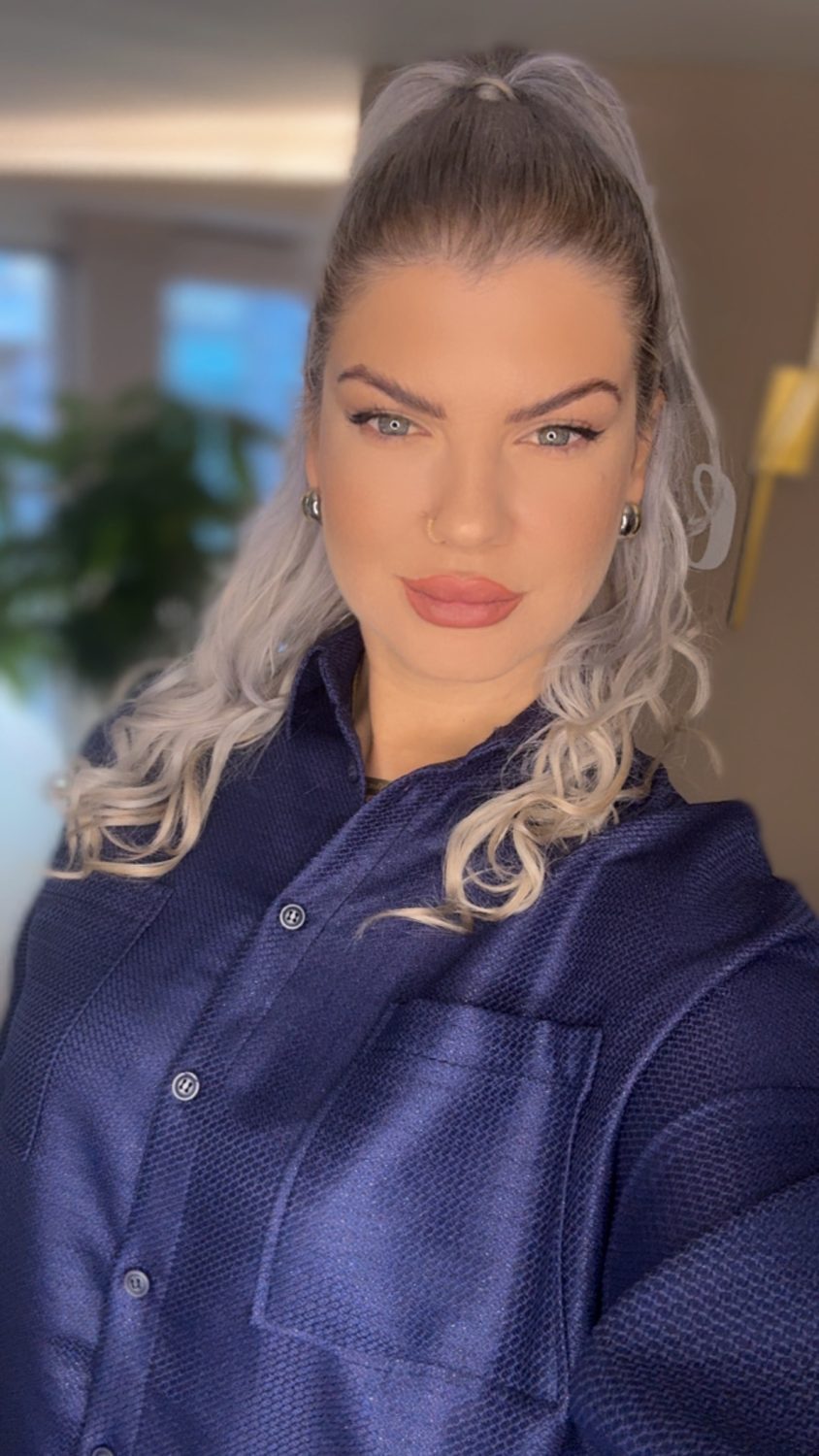 {"eId":"228906325560328","CameraPosition":2}