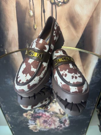 Cow Print Σουέτ Loafers με Χρυσή Λεπτομέρεια