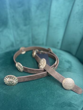 Ζώνη με μεταλλικά στοιχεία