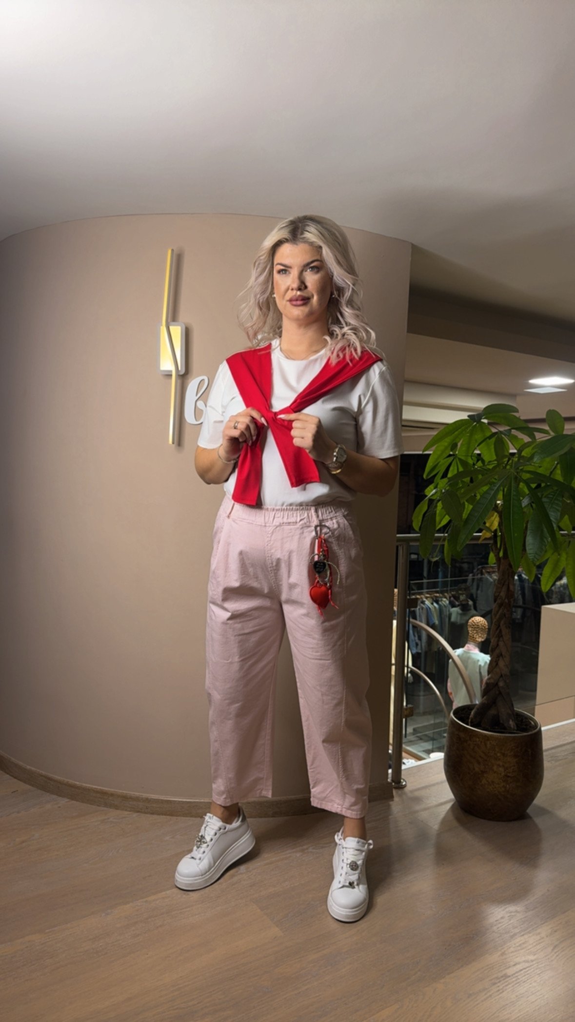 {"eId":"228906325560328","CameraPosition":1}