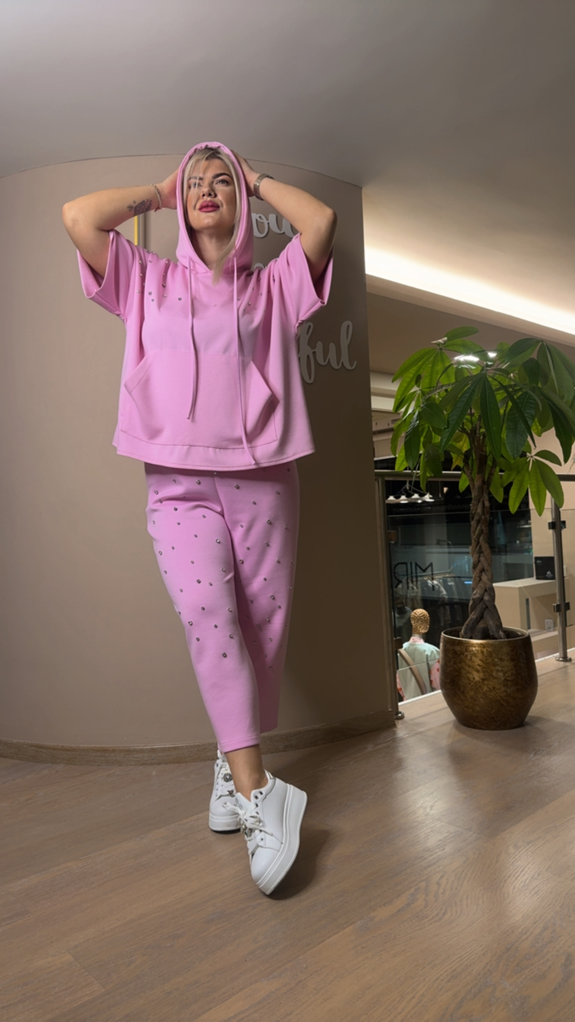 {"eId":"228906325560328","CameraPosition":1}