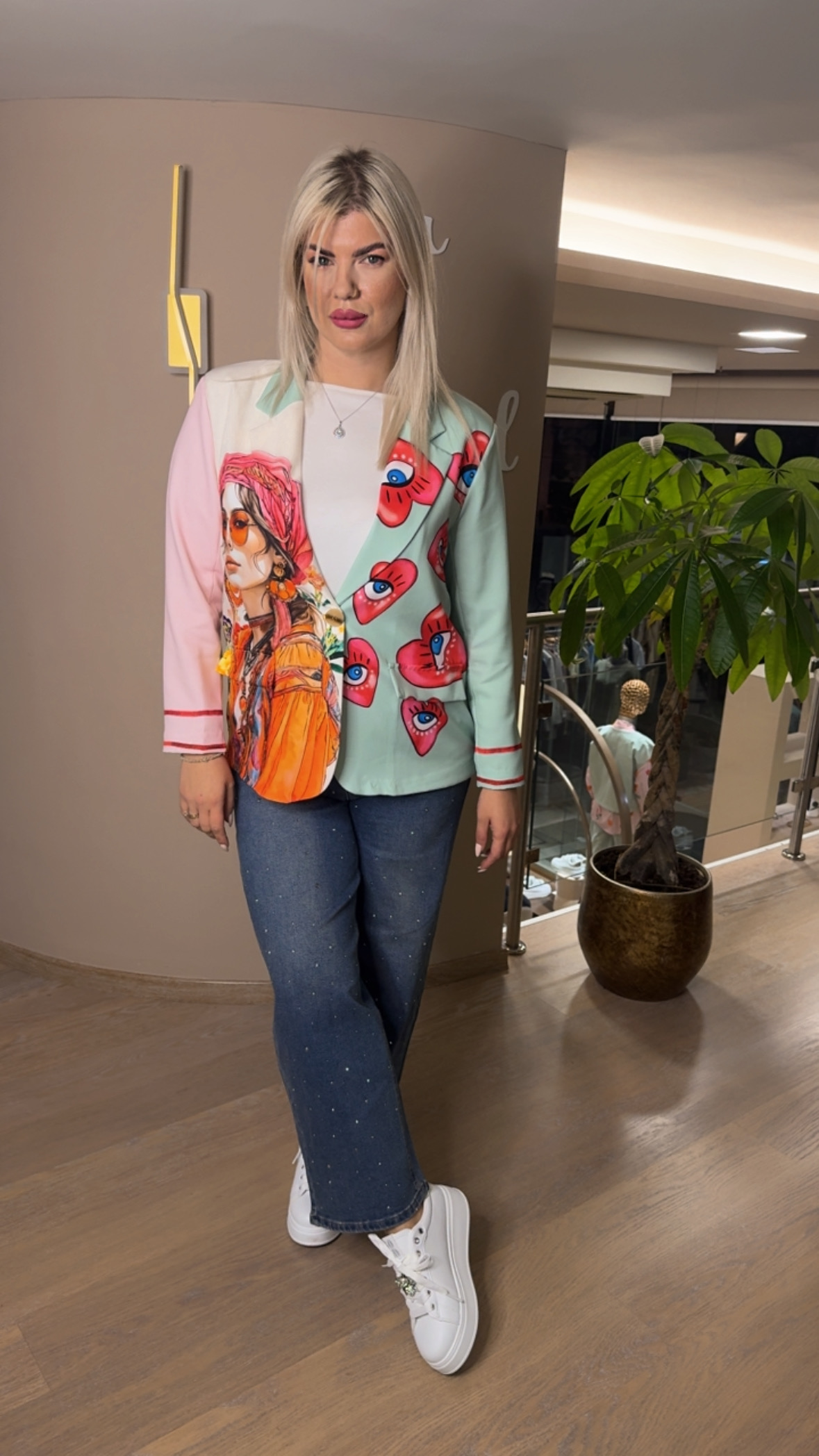 {"eId":"228906325560328","CameraPosition":1}