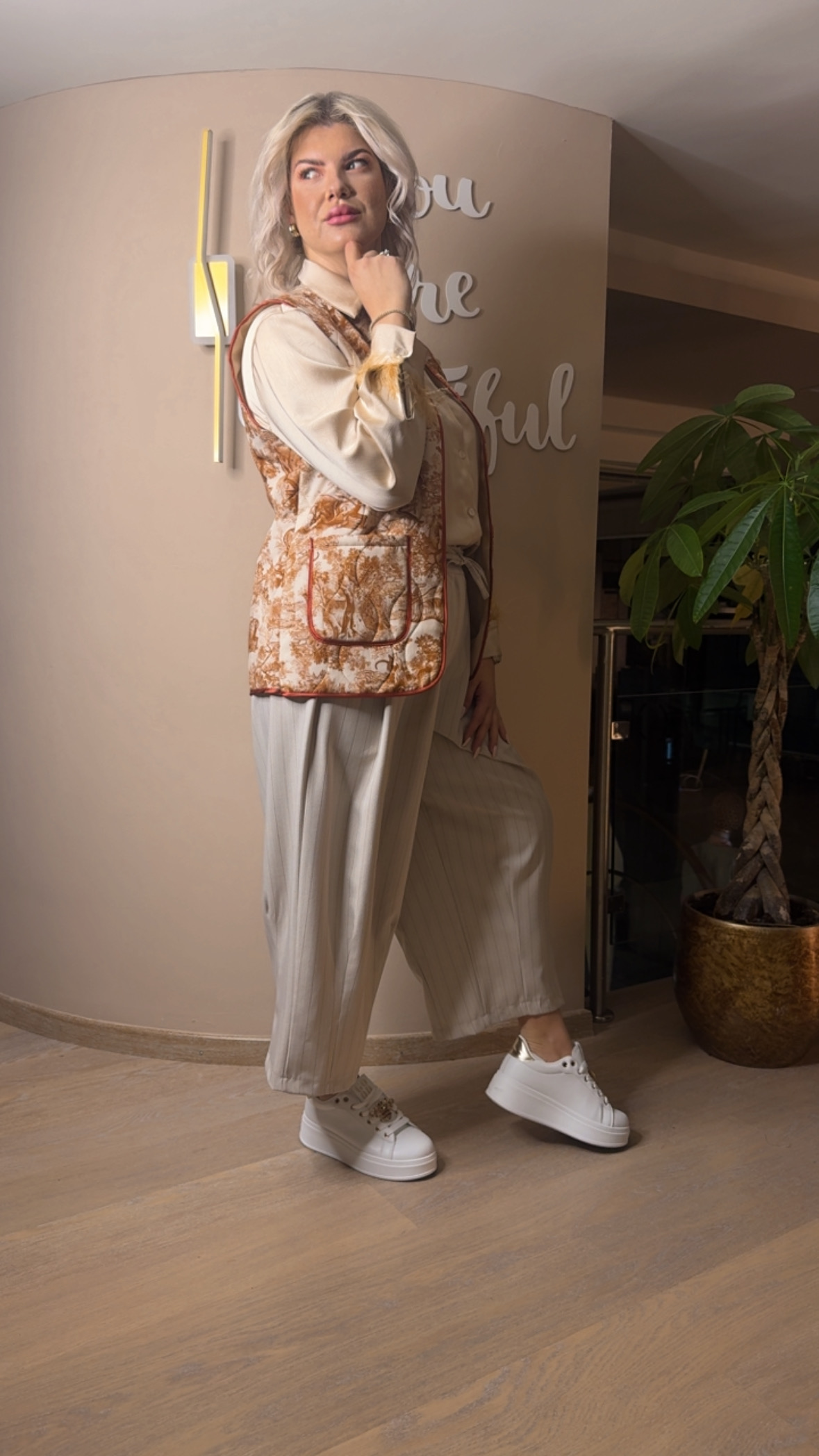 {"eId":"228906325560328","CameraPosition":1}