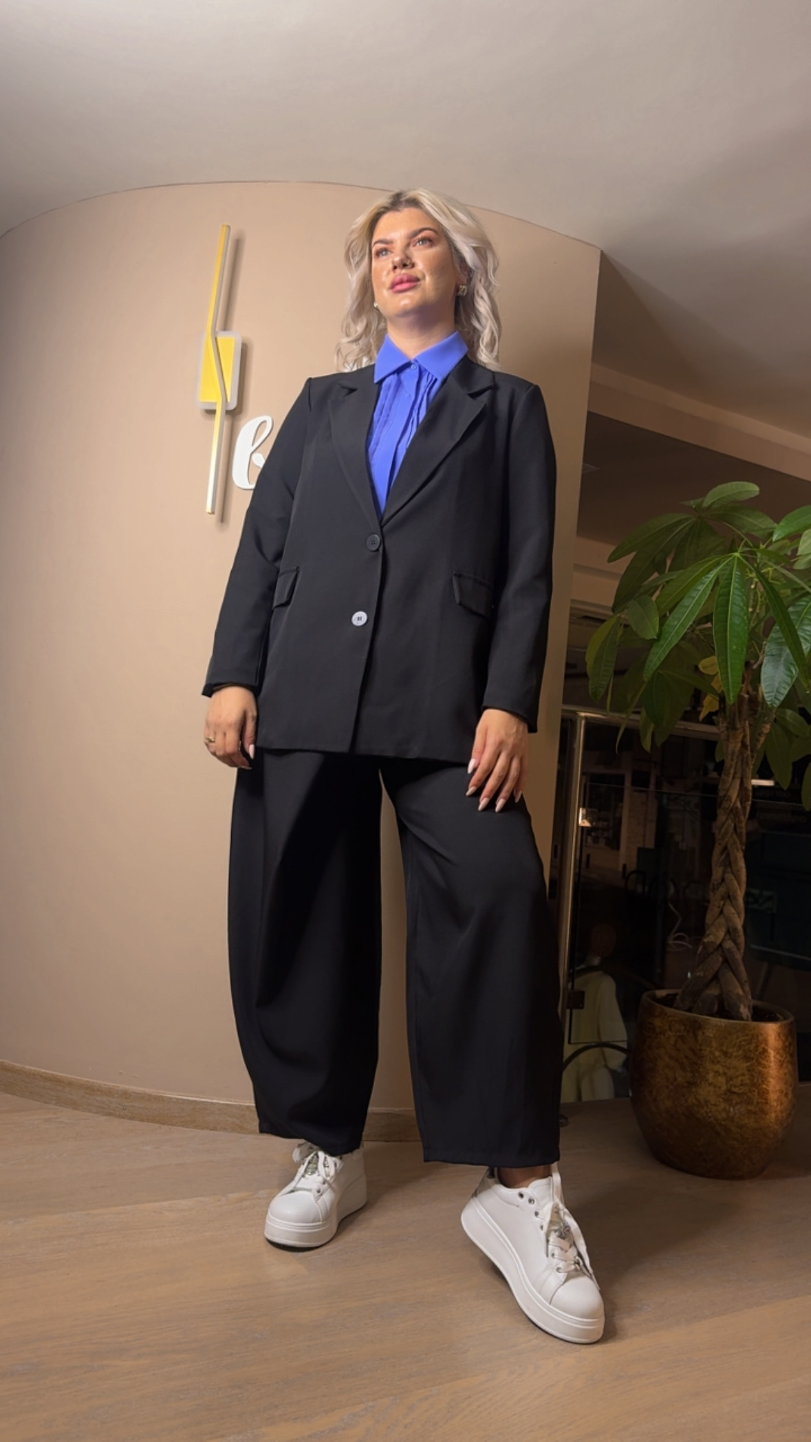 {"eId":"228906325560328","CameraPosition":1}