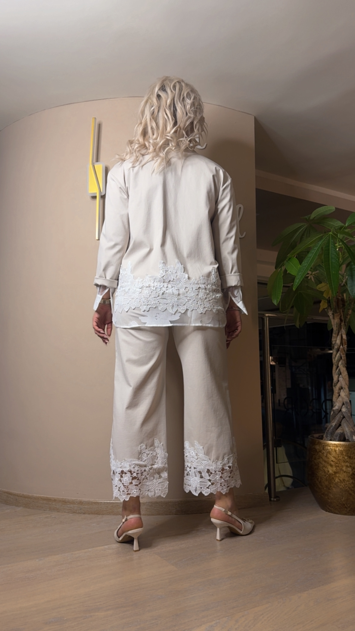 {"eId":"228906325560328","CameraPosition":1}