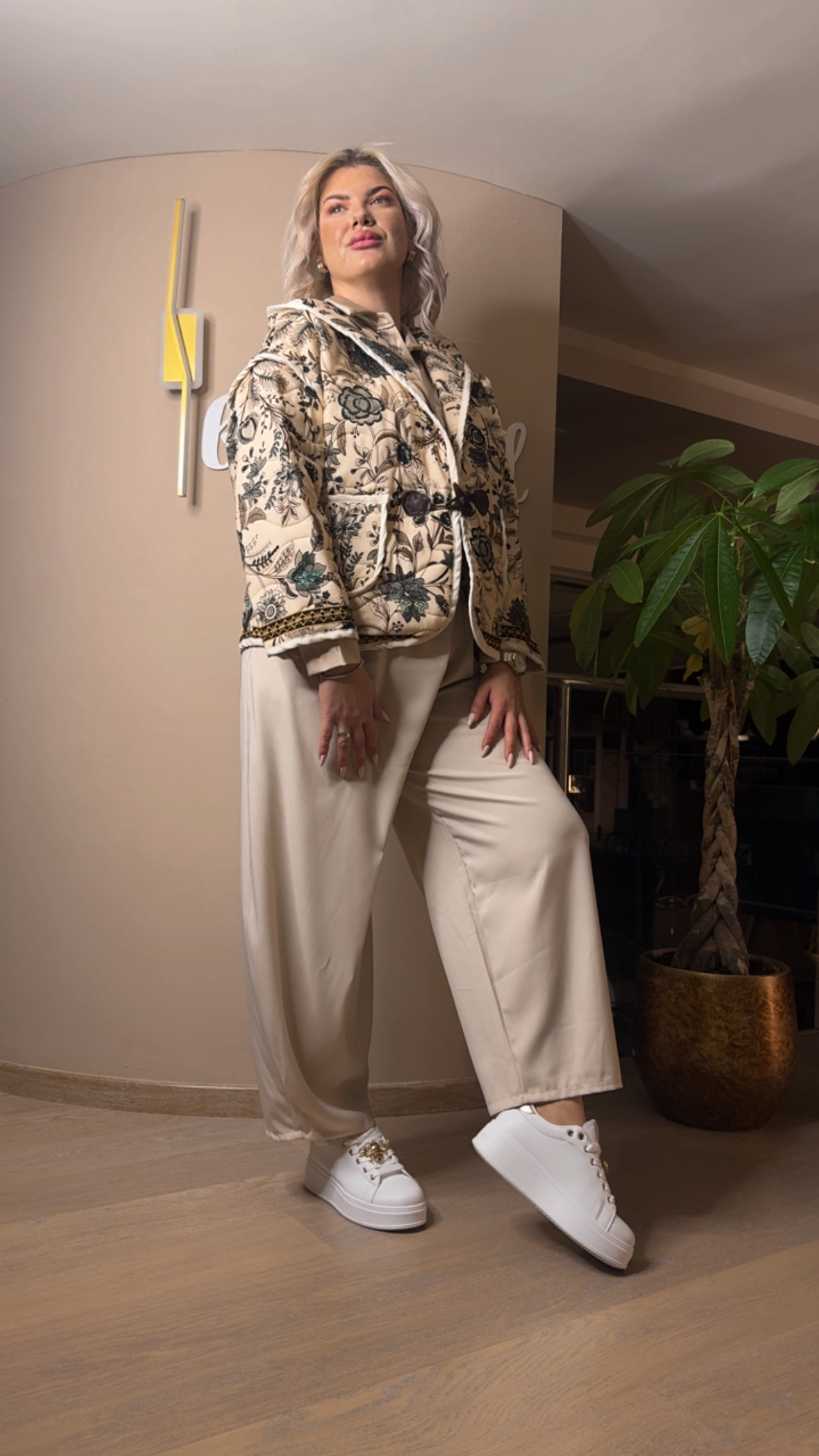 {"eId":"228906325560328","CameraPosition":1}