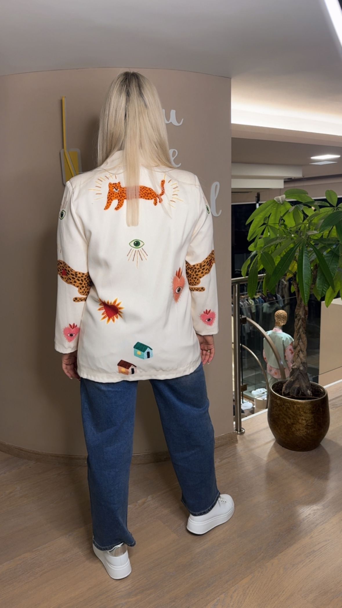 {"eId":"228906325560328","CameraPosition":1}