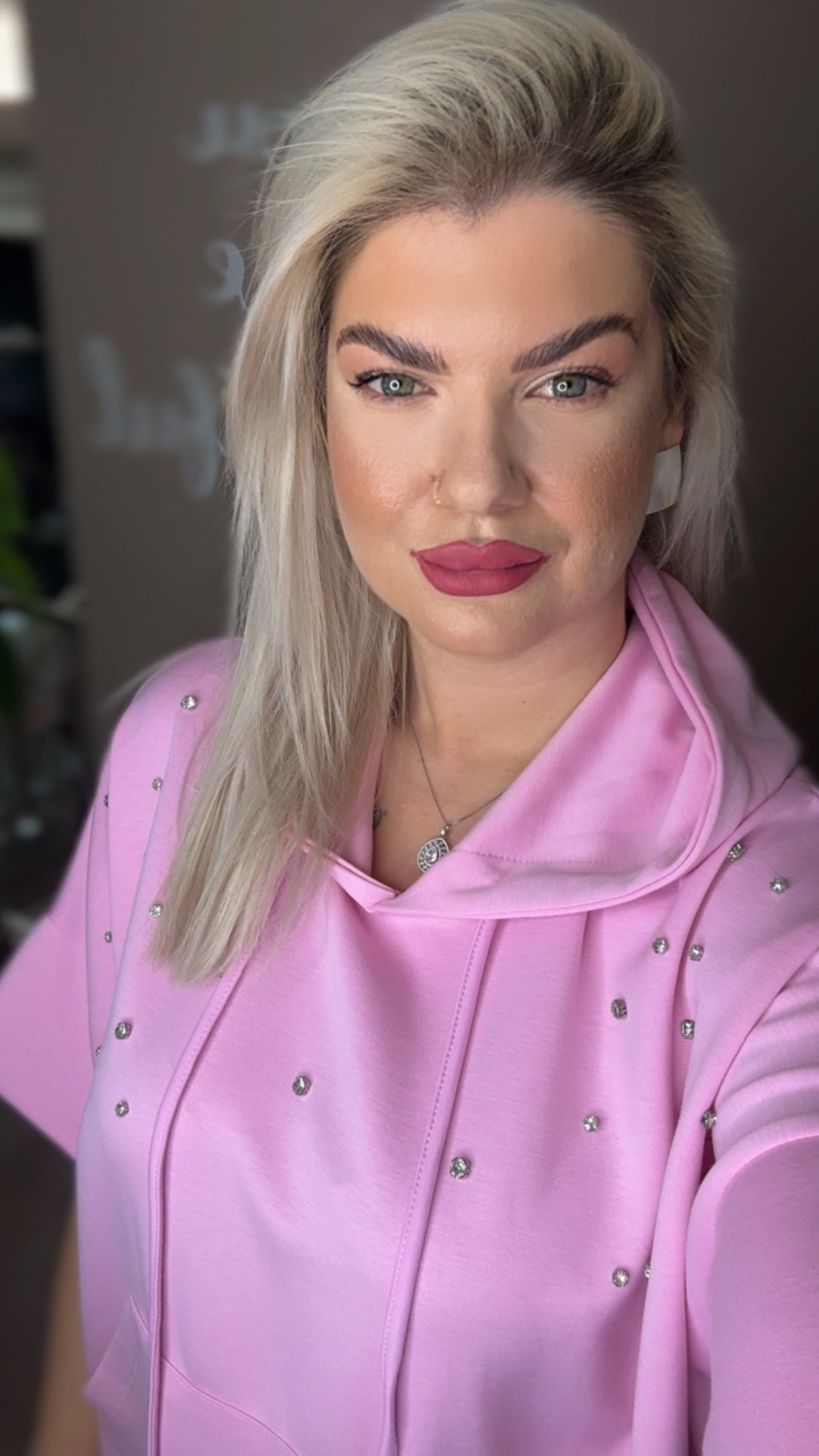 {"eId":"228906325560328","CameraPosition":2}