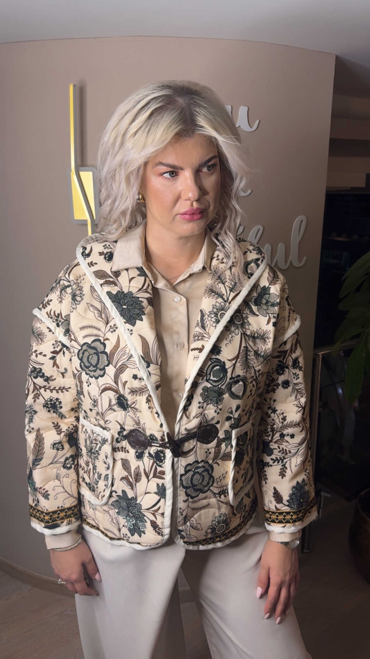 {"eId":"228906325560328","CameraPosition":1}