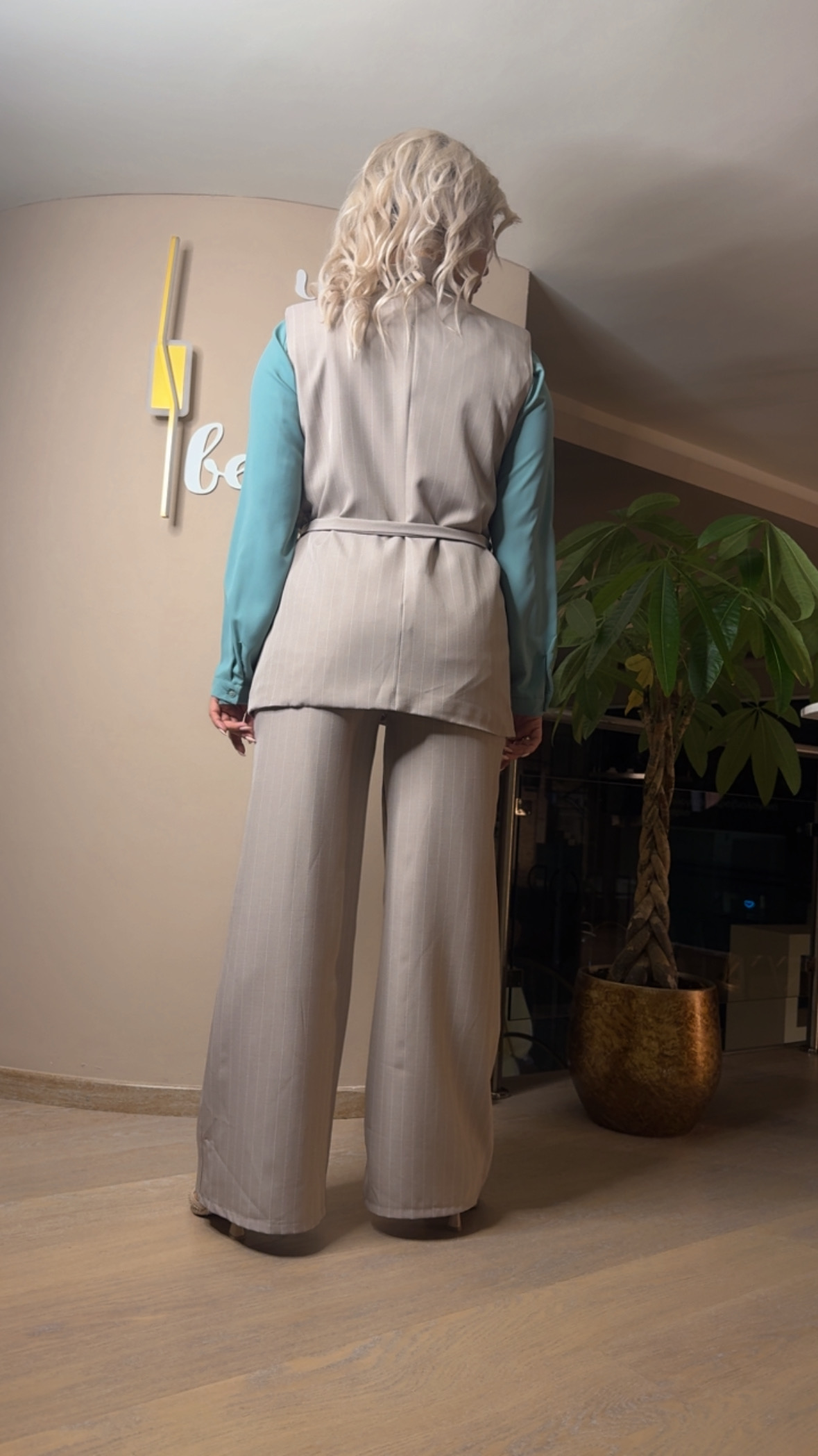 {"eId":"228906325560328","CameraPosition":1}