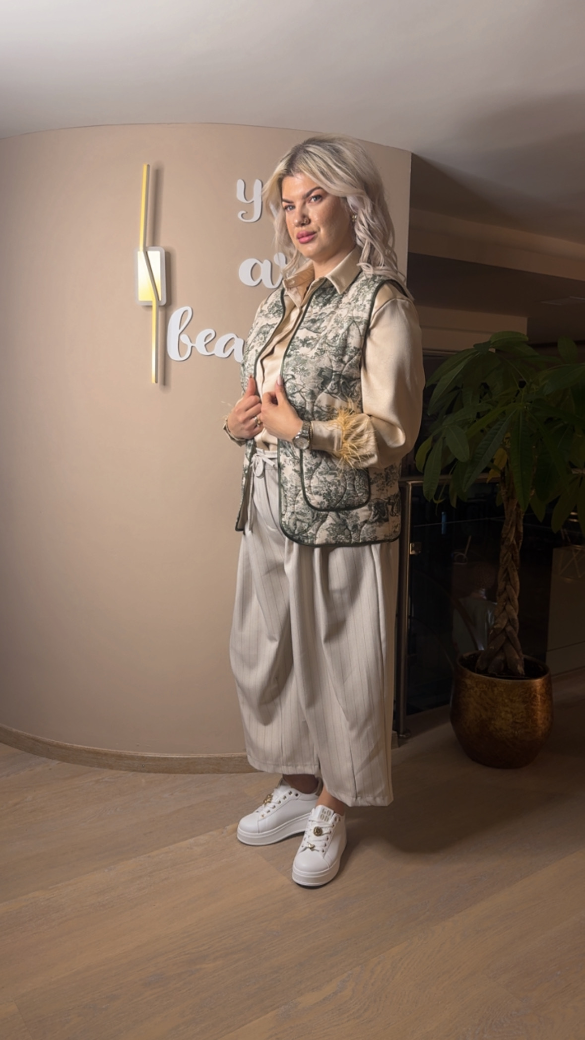 {"eId":"228906325560328","CameraPosition":1}