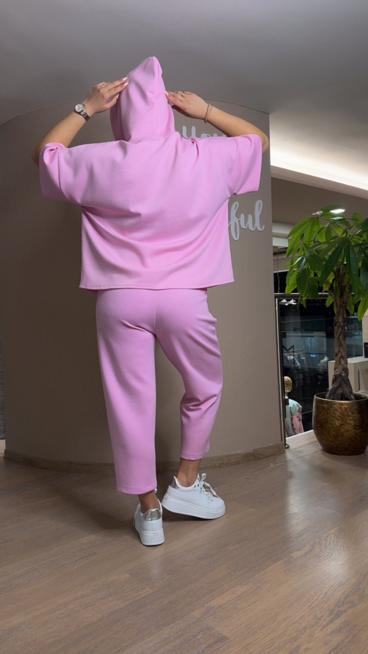 {"eId":"228906325560328","CameraPosition":1}