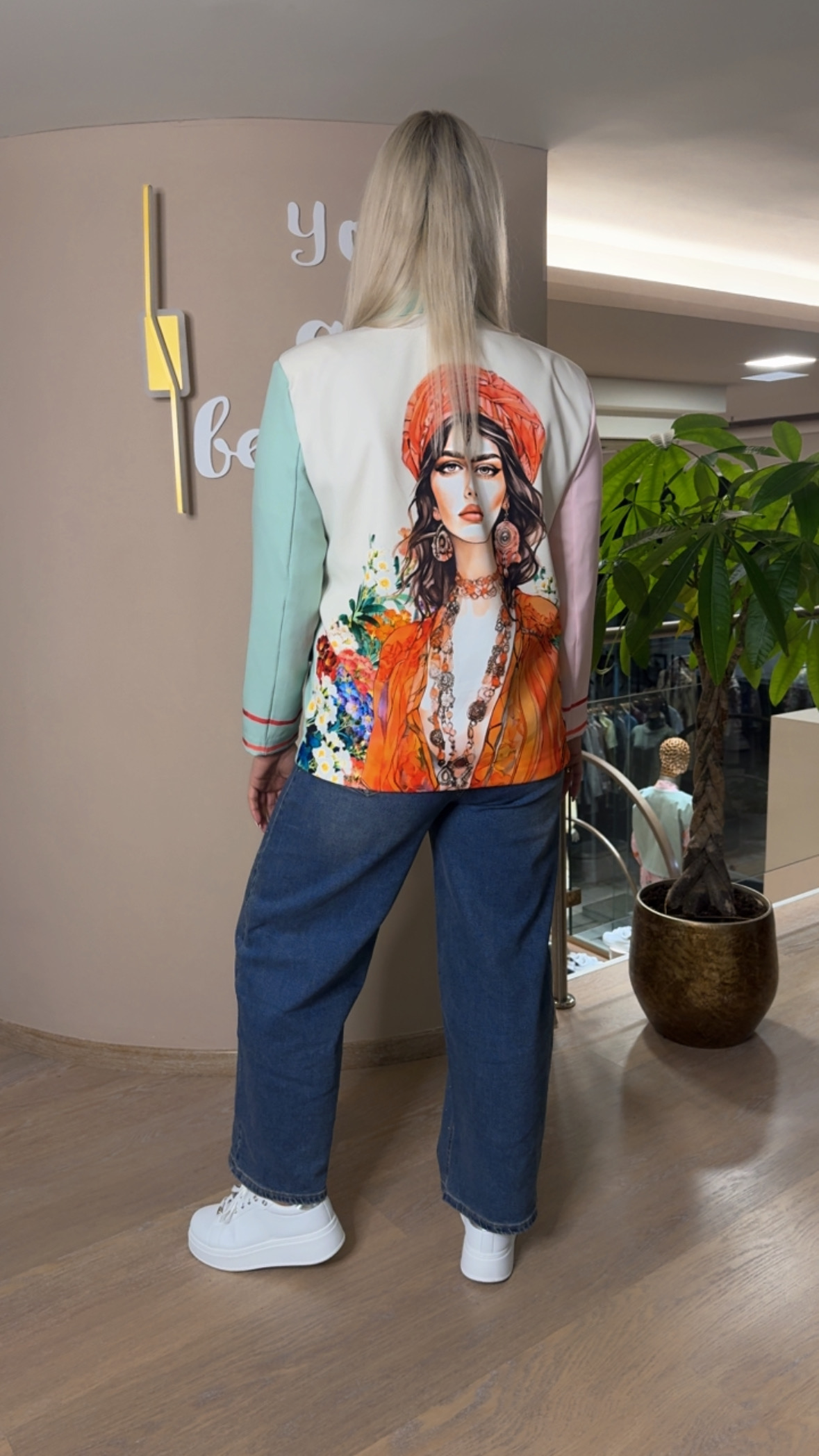 {"eId":"228906325560328","CameraPosition":1}