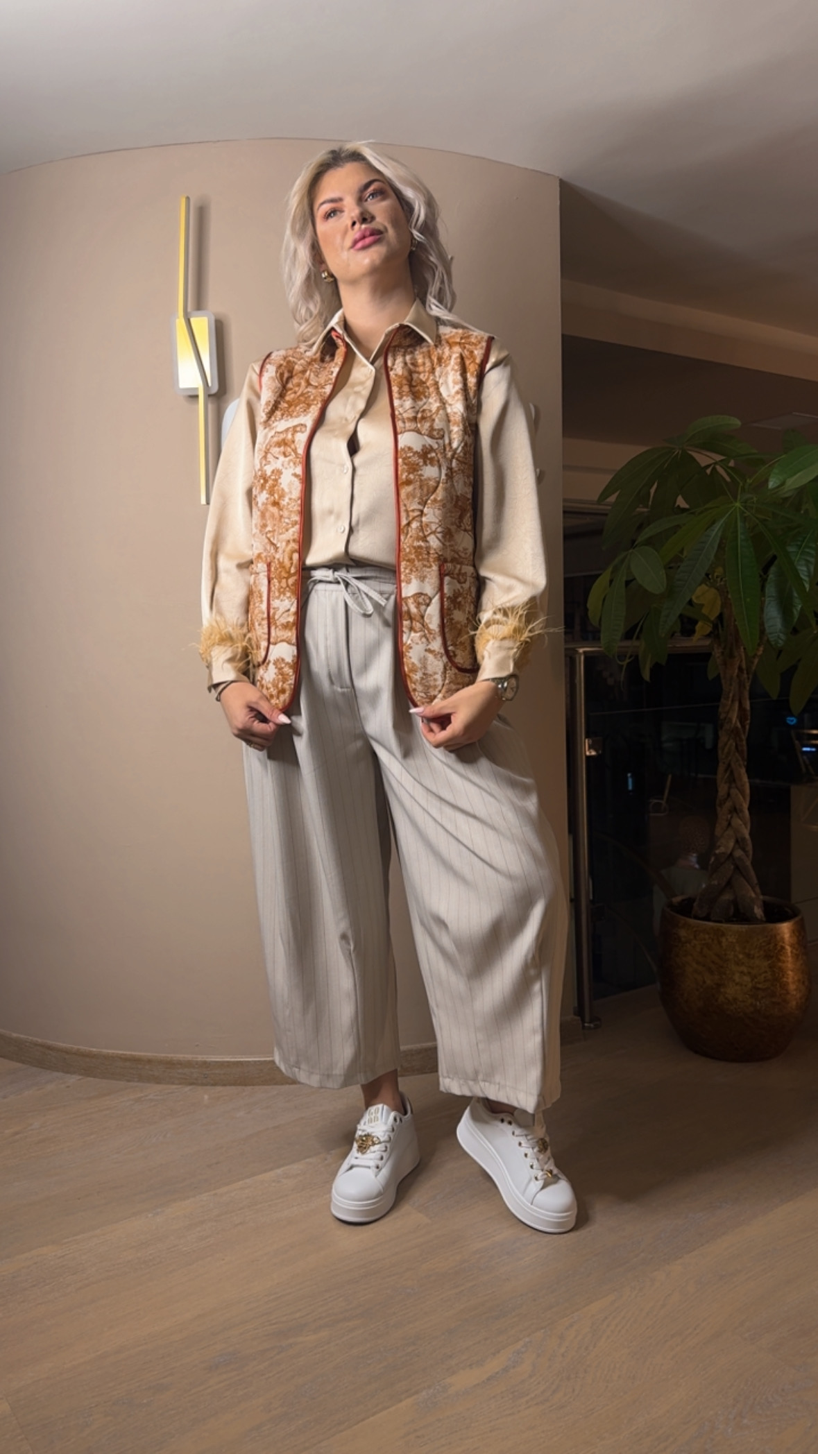 {"eId":"228906325560328","CameraPosition":1}