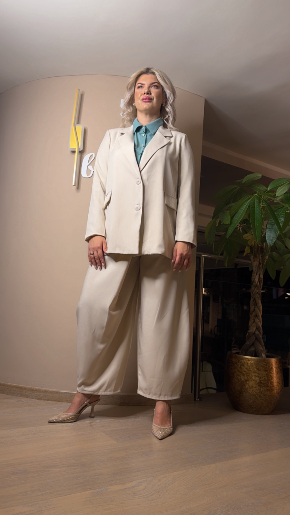 {"eId":"228906325560328","CameraPosition":1}