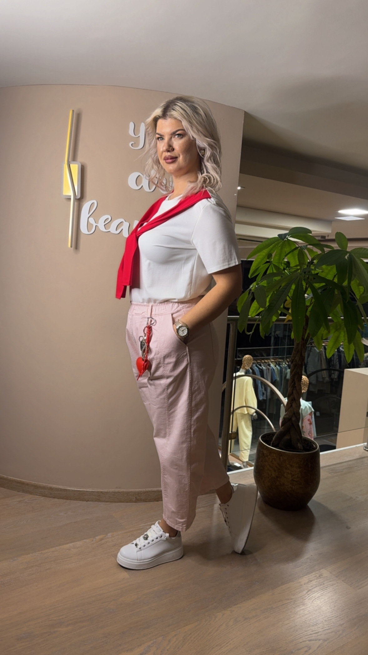 {"eId":"228906325560328","CameraPosition":1}