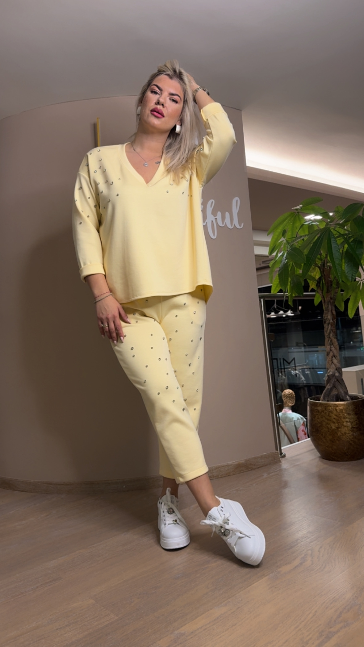 {"eId":"228906325560328","CameraPosition":1}