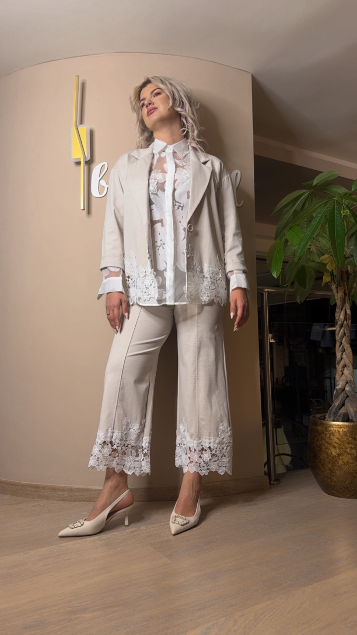 {"eId":"228906325560328","CameraPosition":1}