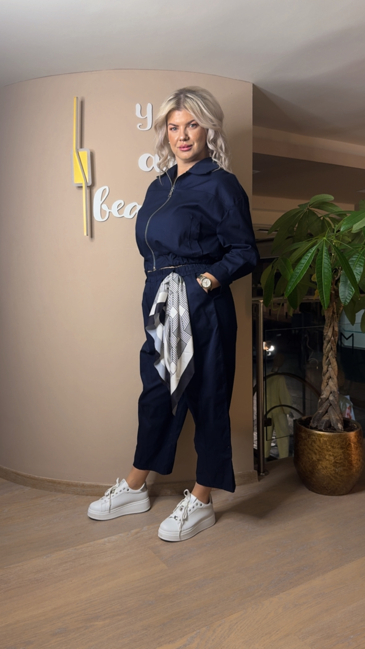 {"eId":"228906325560328","CameraPosition":1}