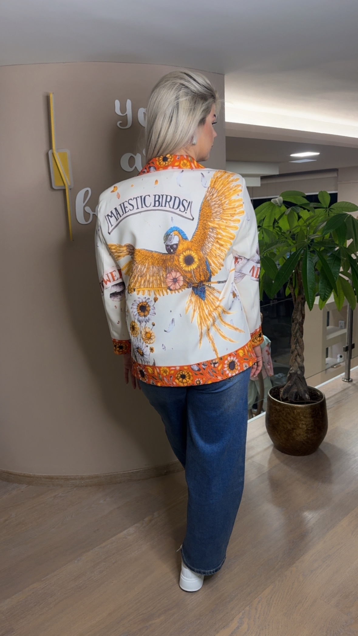 {"eId":"228906325560328","CameraPosition":1}