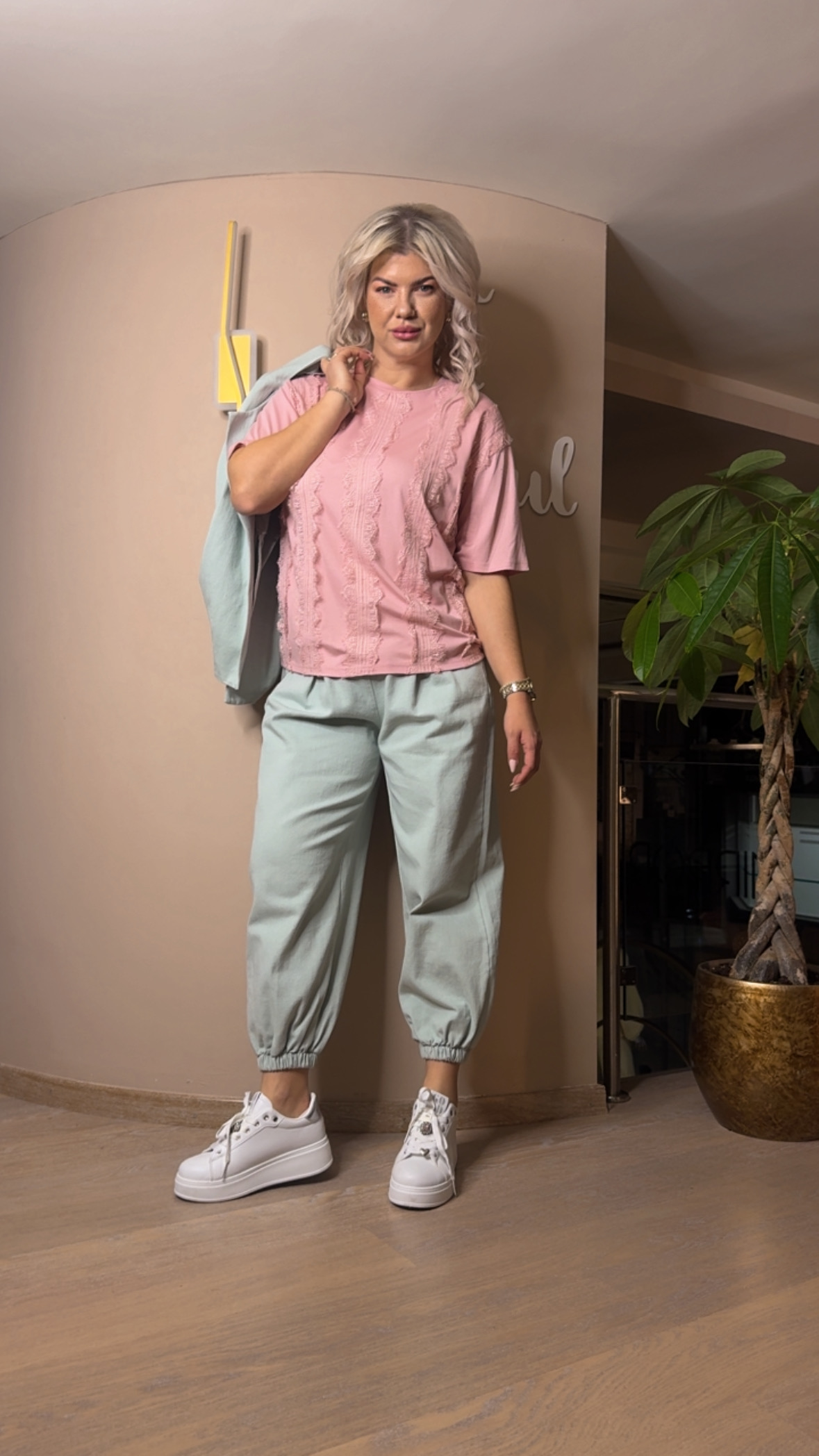 {"eId":"228906325560328","CameraPosition":1}