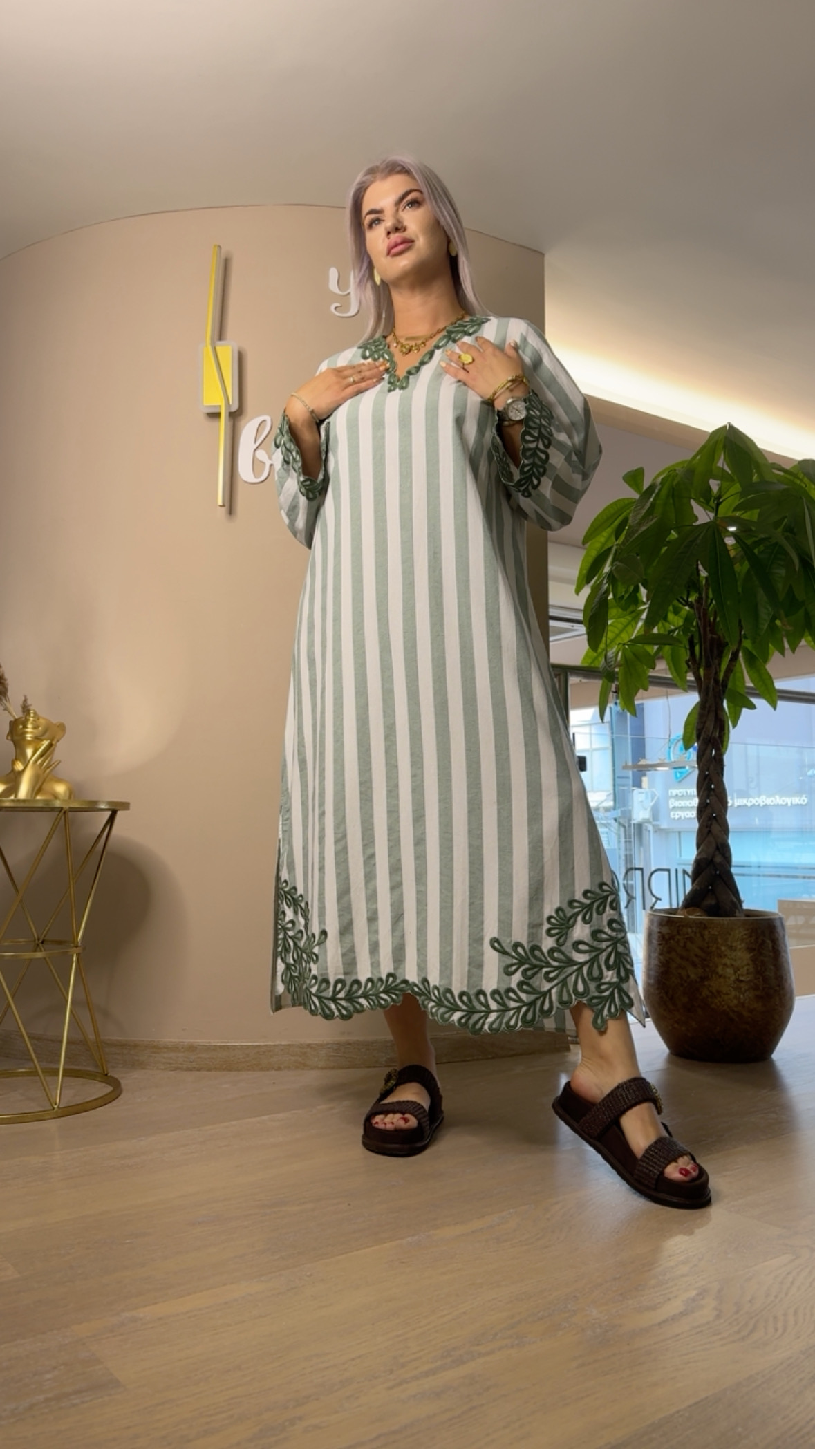 {"eId":"228906325560328","CameraPosition":1}