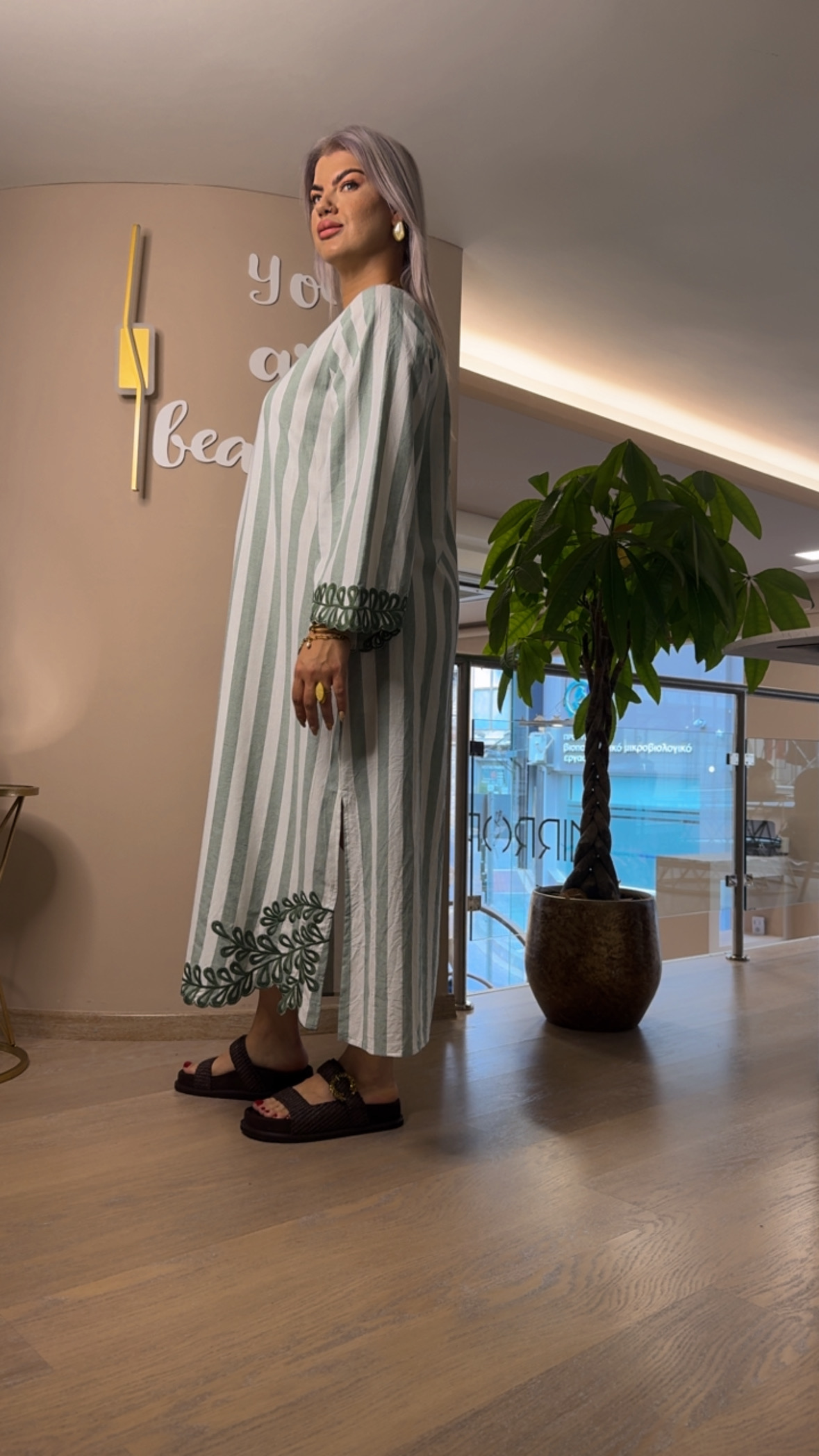 {"eId":"228906325560328","CameraPosition":1}