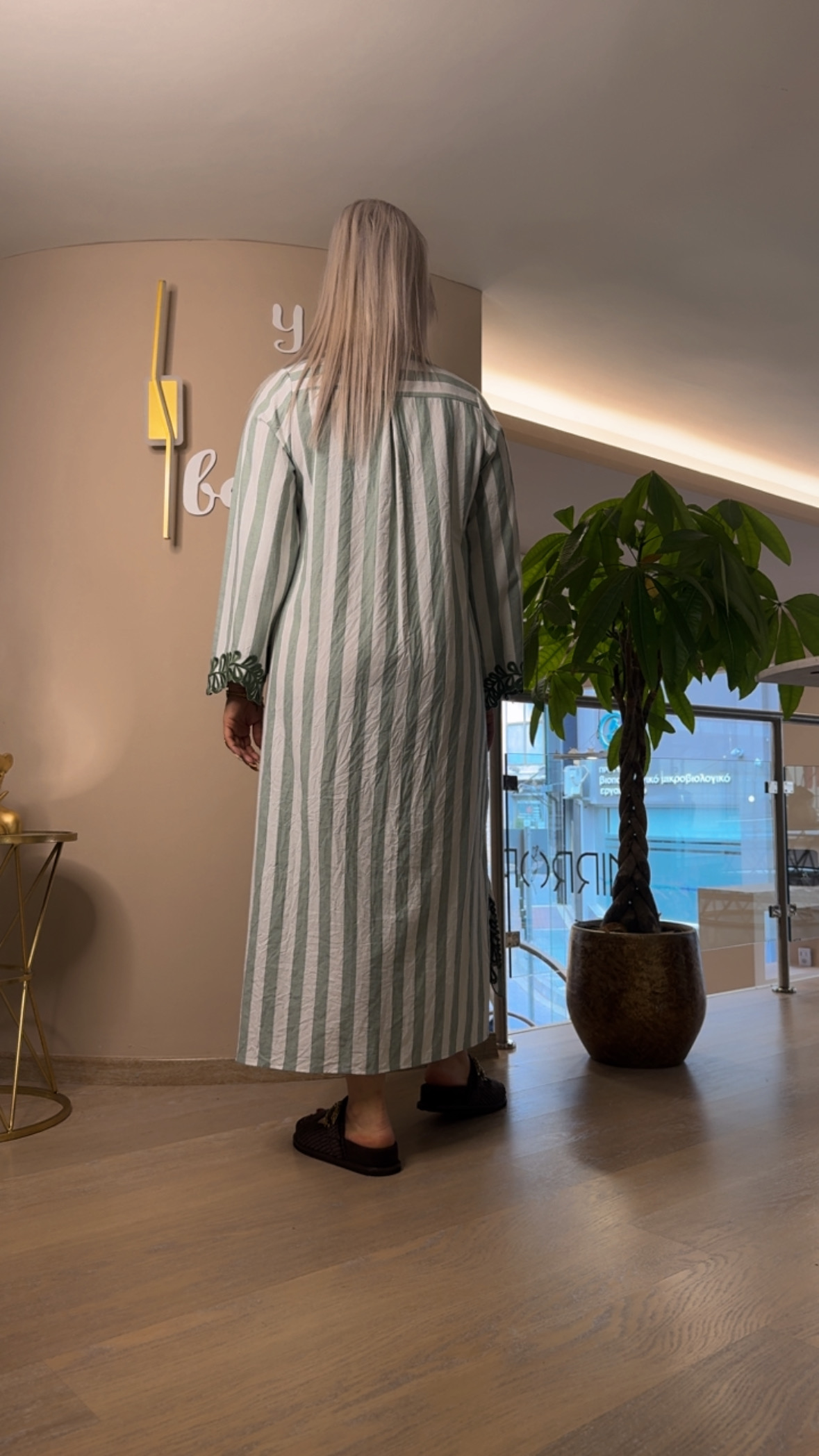 {"eId":"228906325560328","CameraPosition":1}