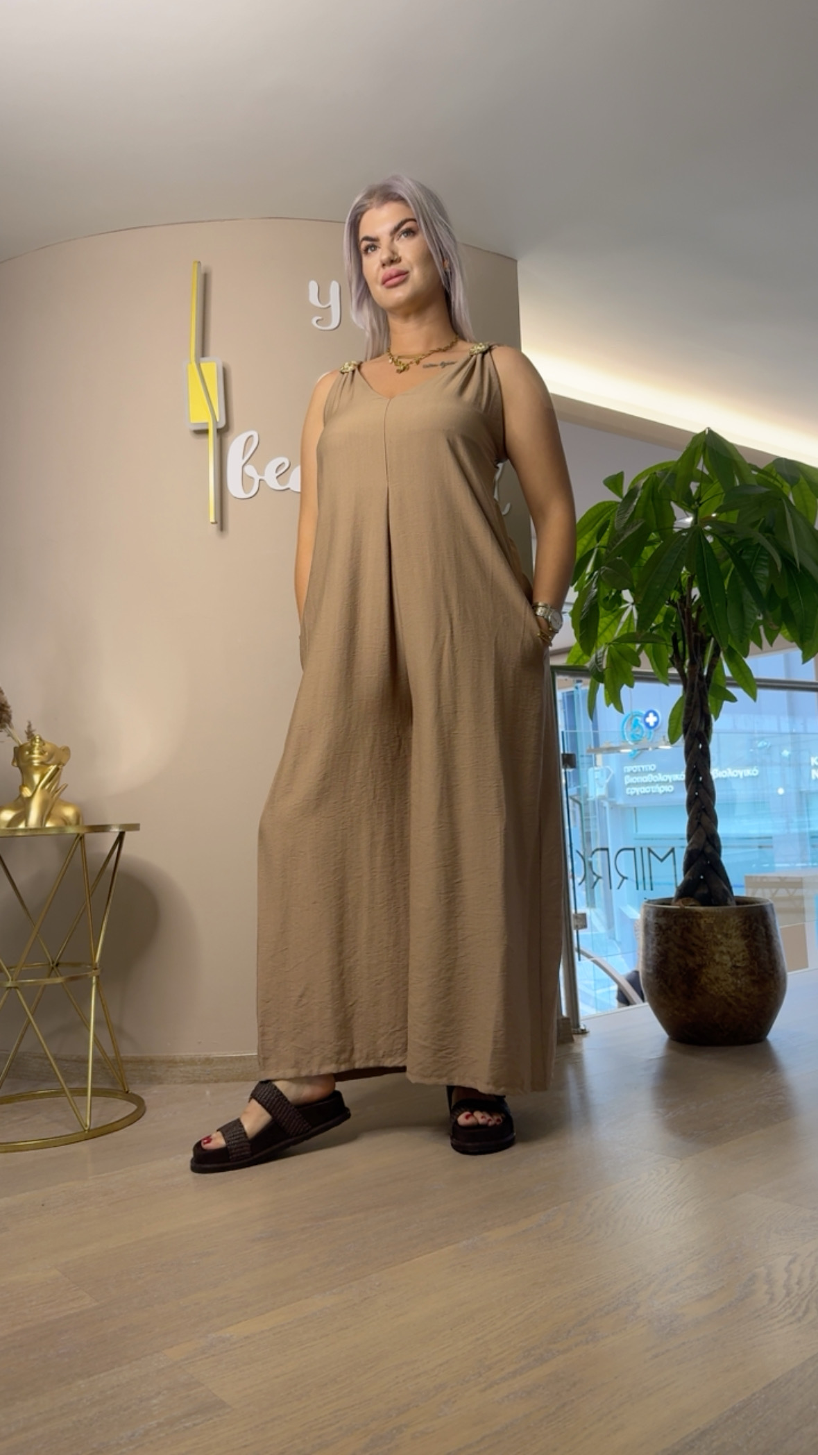 {"eId":"228906325560328","CameraPosition":1}