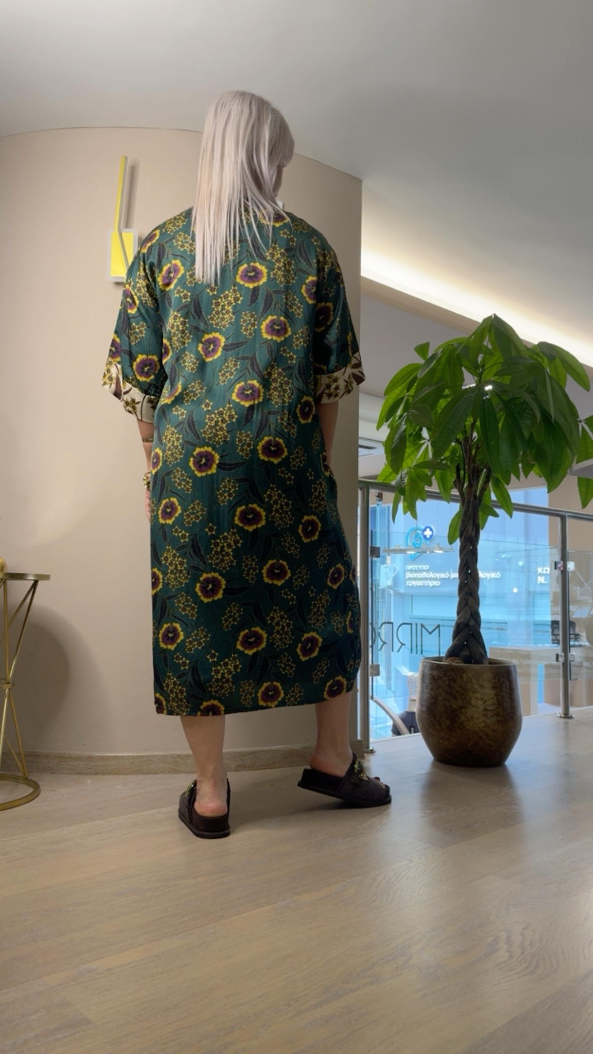 {"eId":"228906325560328","CameraPosition":1}