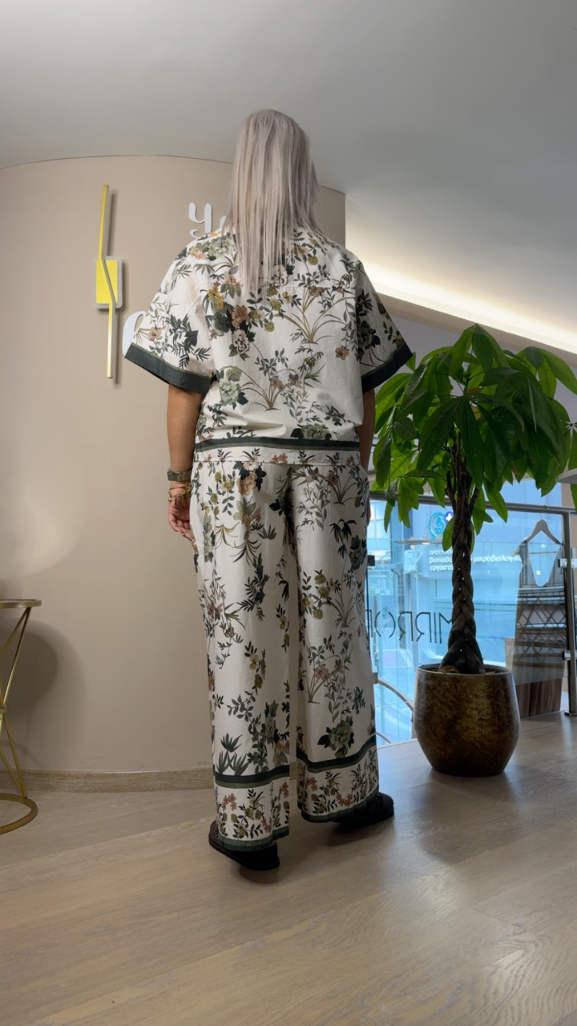 {"eId":"228906325560328","CameraPosition":1}