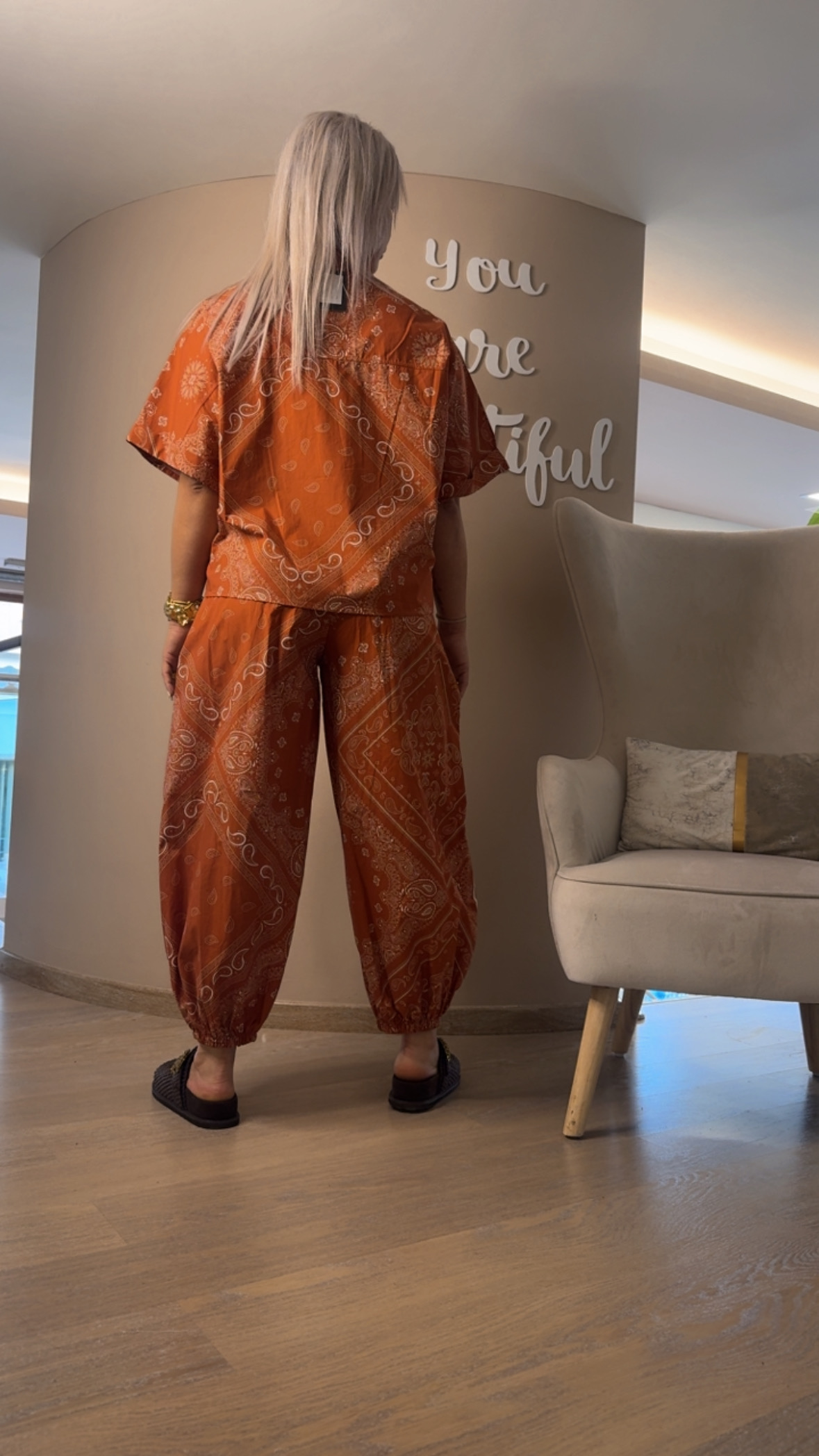 {"eId":"228906325560328","CameraPosition":1}