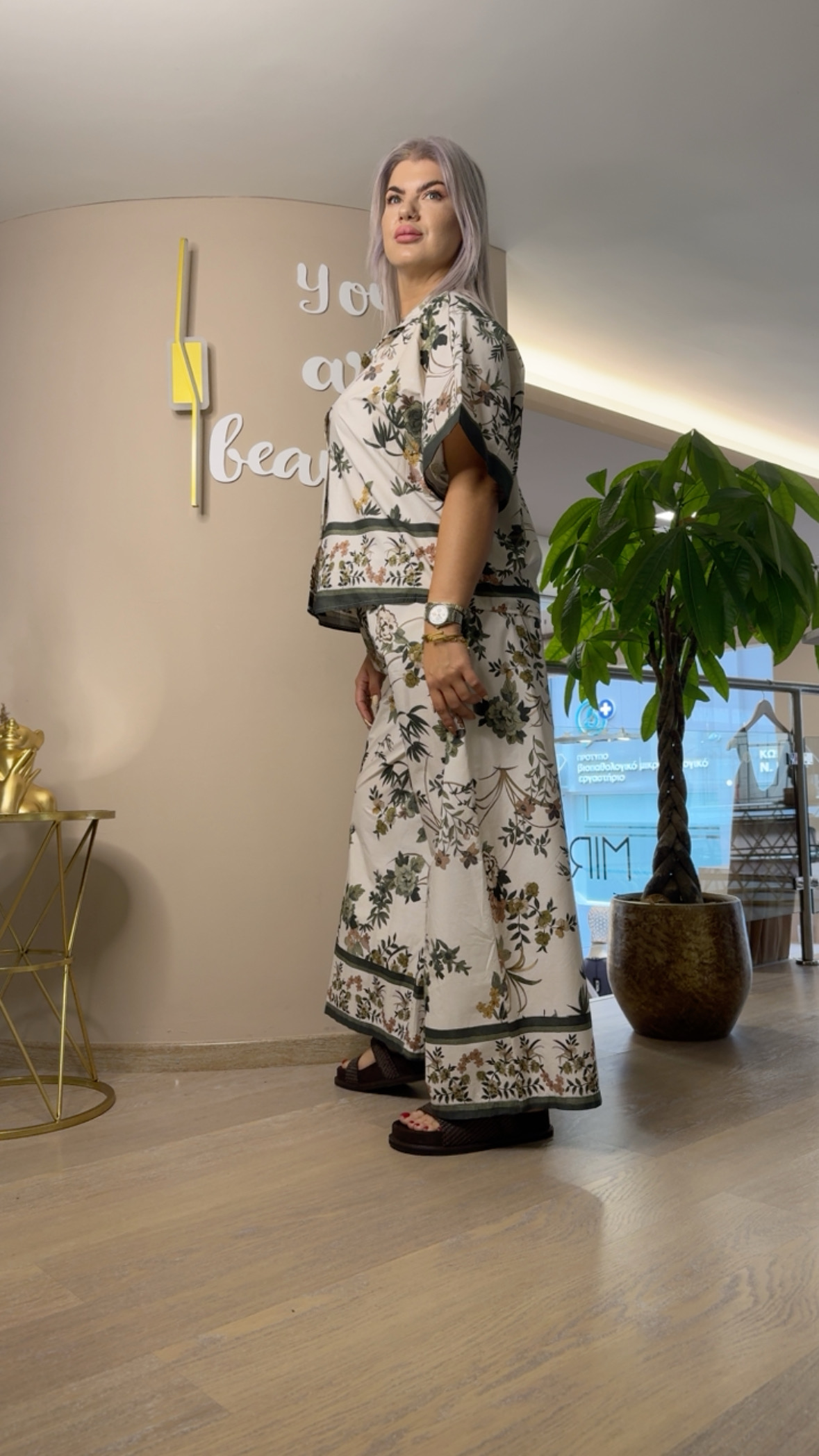 {"eId":"228906325560328","CameraPosition":1}
