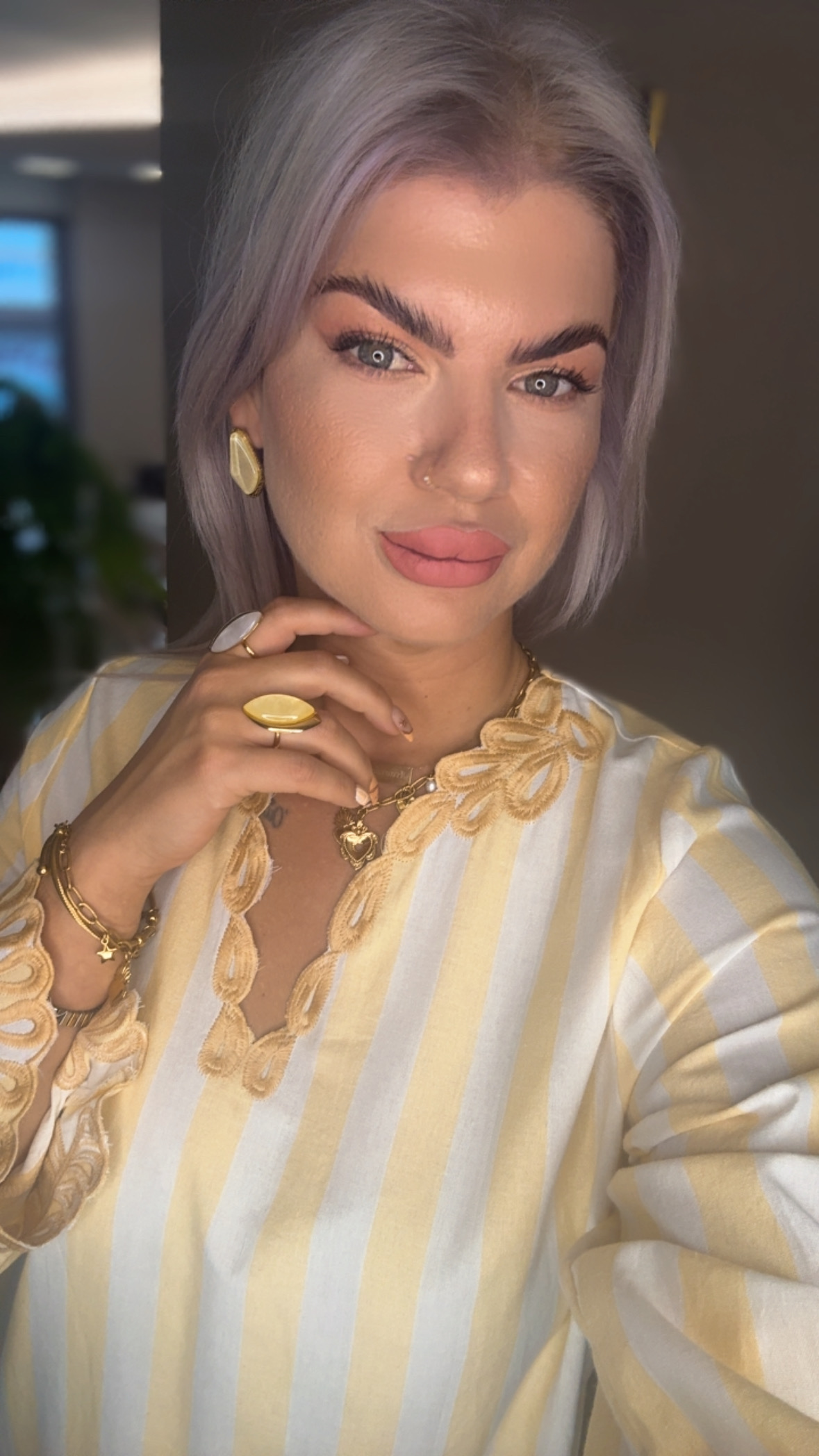{"eId":"228906325560328","CameraPosition":2}